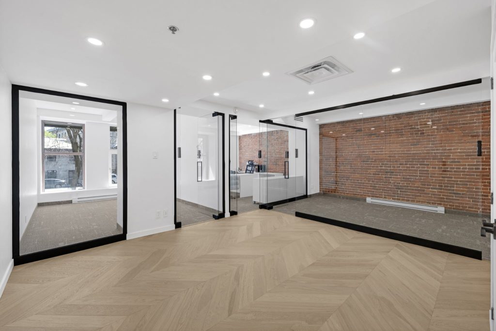 Design d'intérieur commercial et aménagement de bureaux professionnels à Montréal, réalisation signée Design B Home.