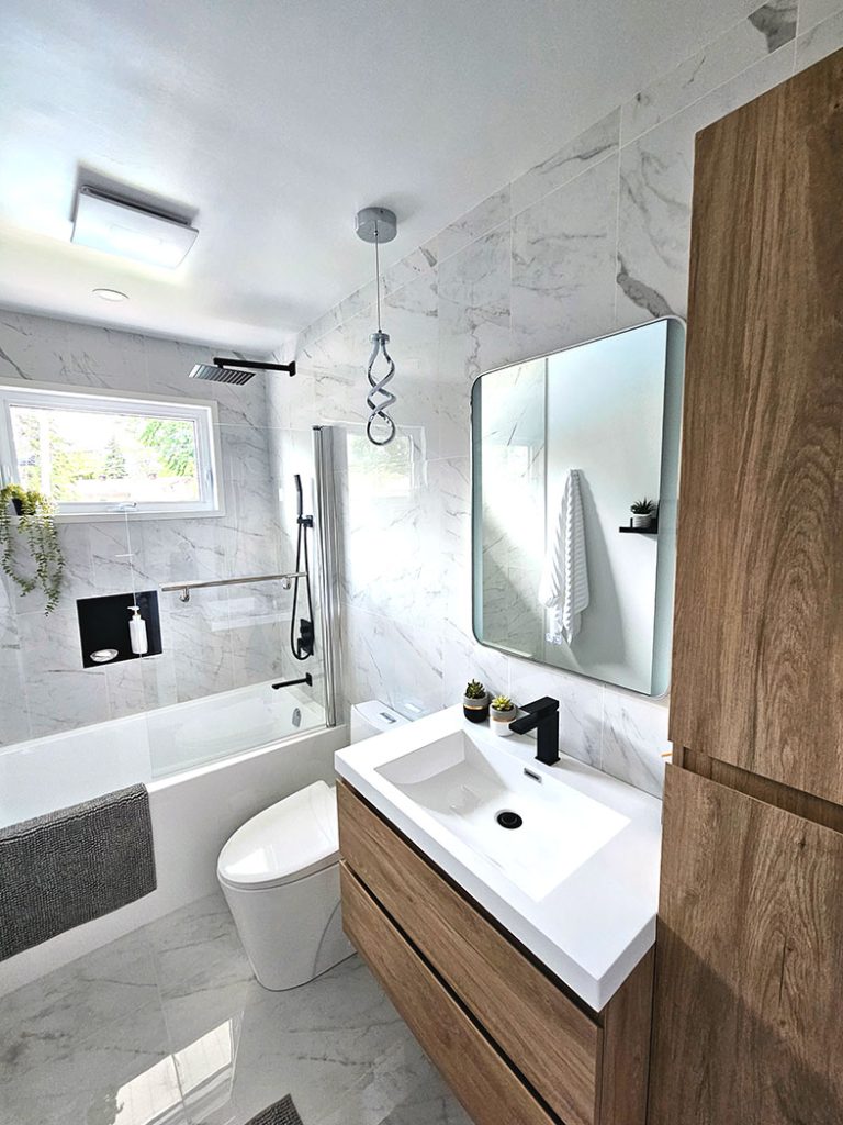 Rénovation de salle de bain complète avec douche et baignoire modernes à longueuil